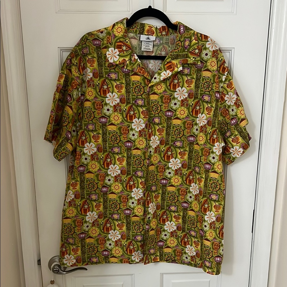 Disney Trader Sams Enchanted Tiki Bar Button Down
